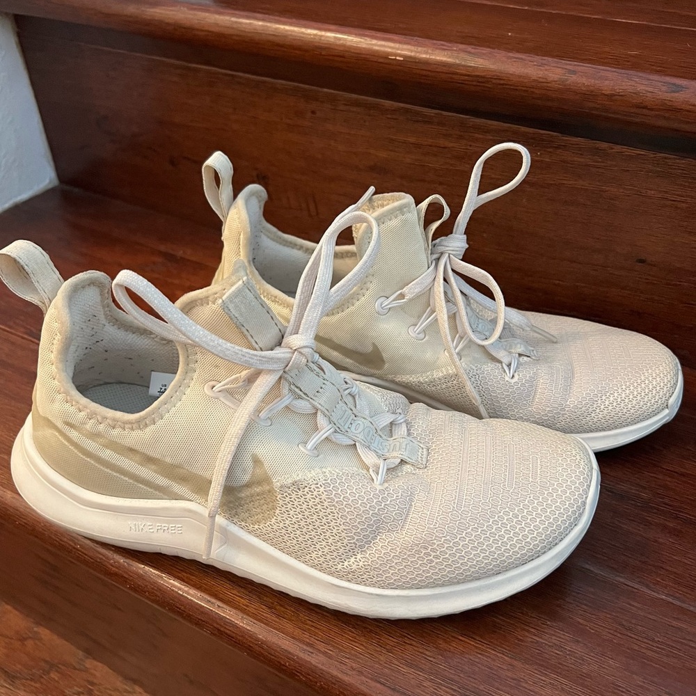 NIKE Free TR8 Champagne